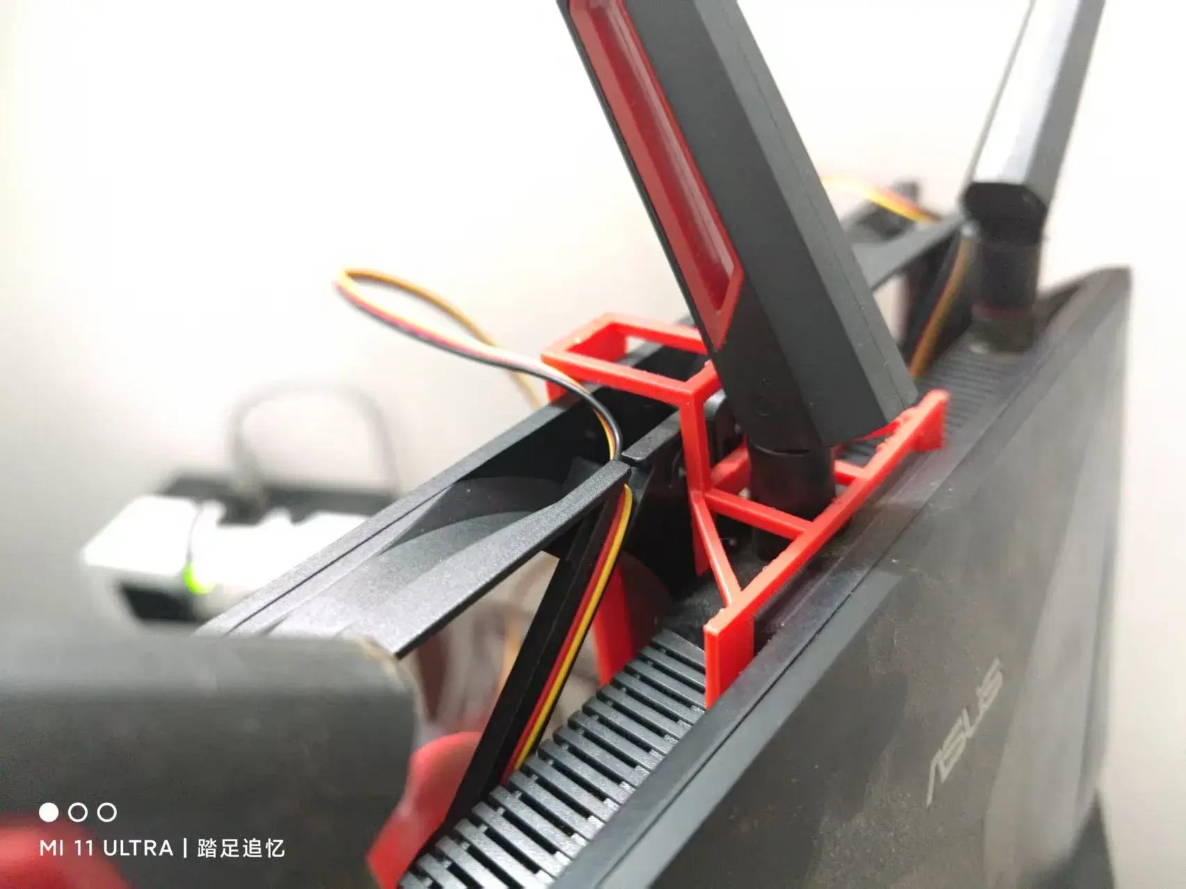 华硕RT-AC86U 12cm风扇背挂架 | RT-AC86U 12cm Fan Mounting Bracket