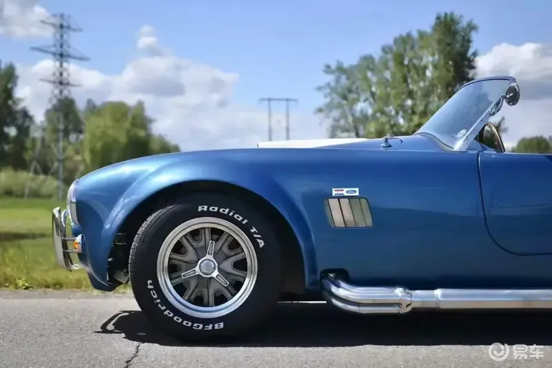 Shelby Cobra跑车
