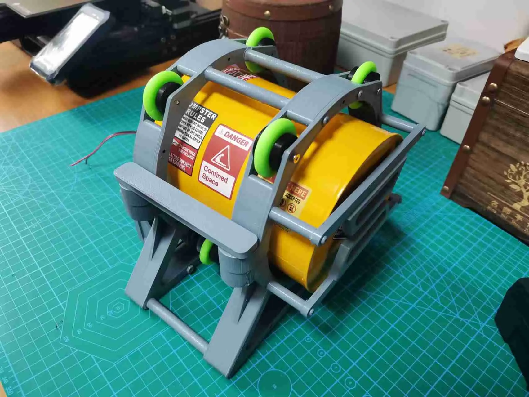奶粉桶金属打磨器滚筒打磨抛光机