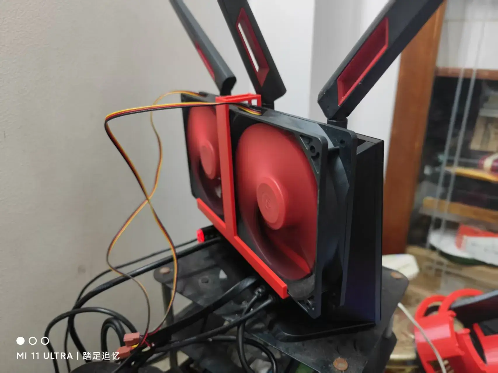 华硕RT-AC86U 12cm风扇背挂架 | RT-AC86U 12cm Fan Mounting Bracket