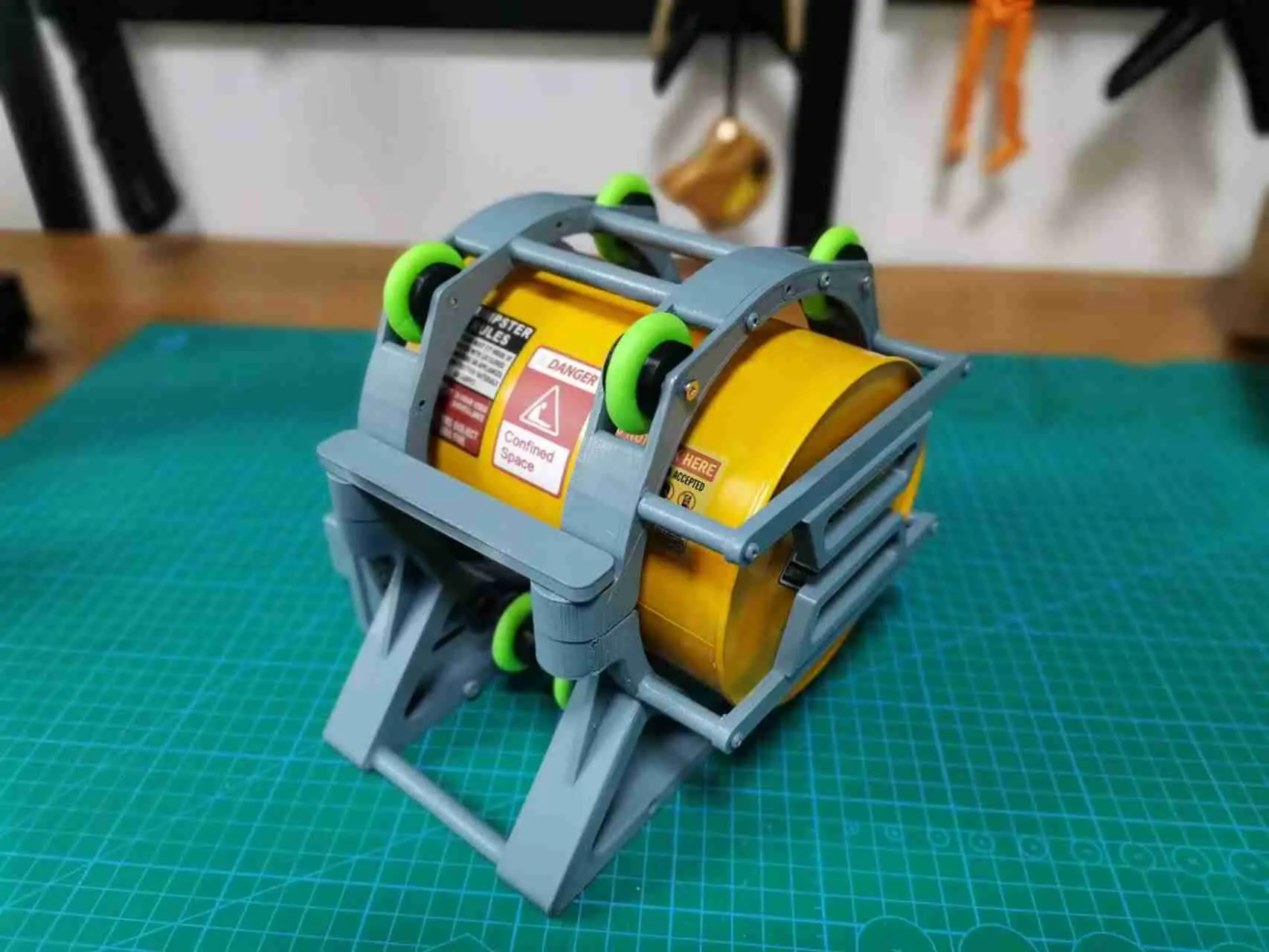 奶粉桶金属打磨器滚筒打磨抛光机