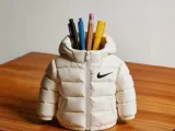笔筒，羽绒服笔筒-0