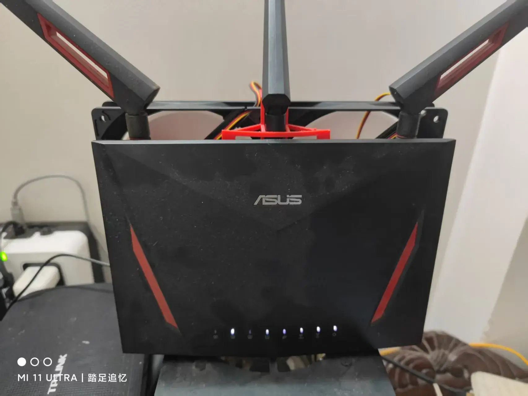 华硕RT-AC86U 12cm风扇背挂架 | RT-AC86U 12cm Fan Mounting Bracket