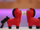 亲亲小马磁吸情侣钥匙扣-3