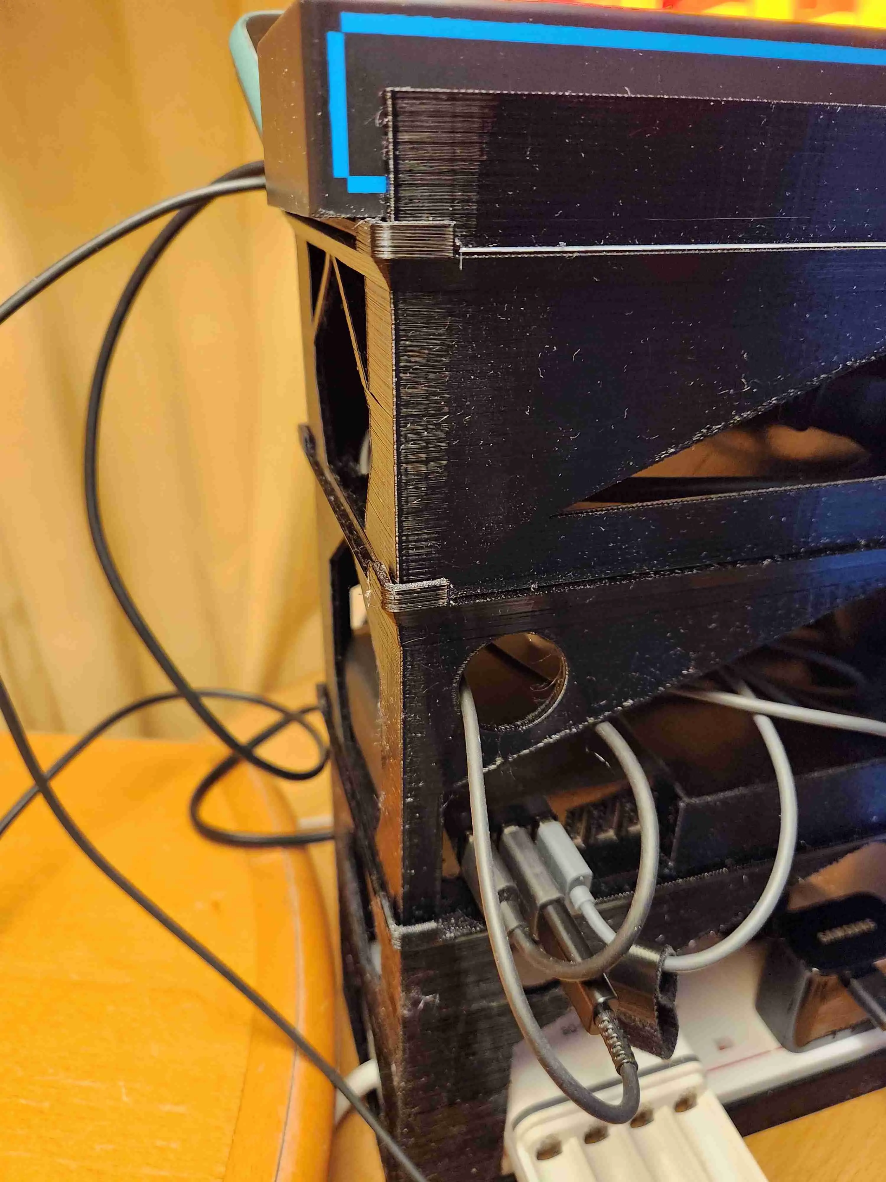BED SIDE GADGET SHELF