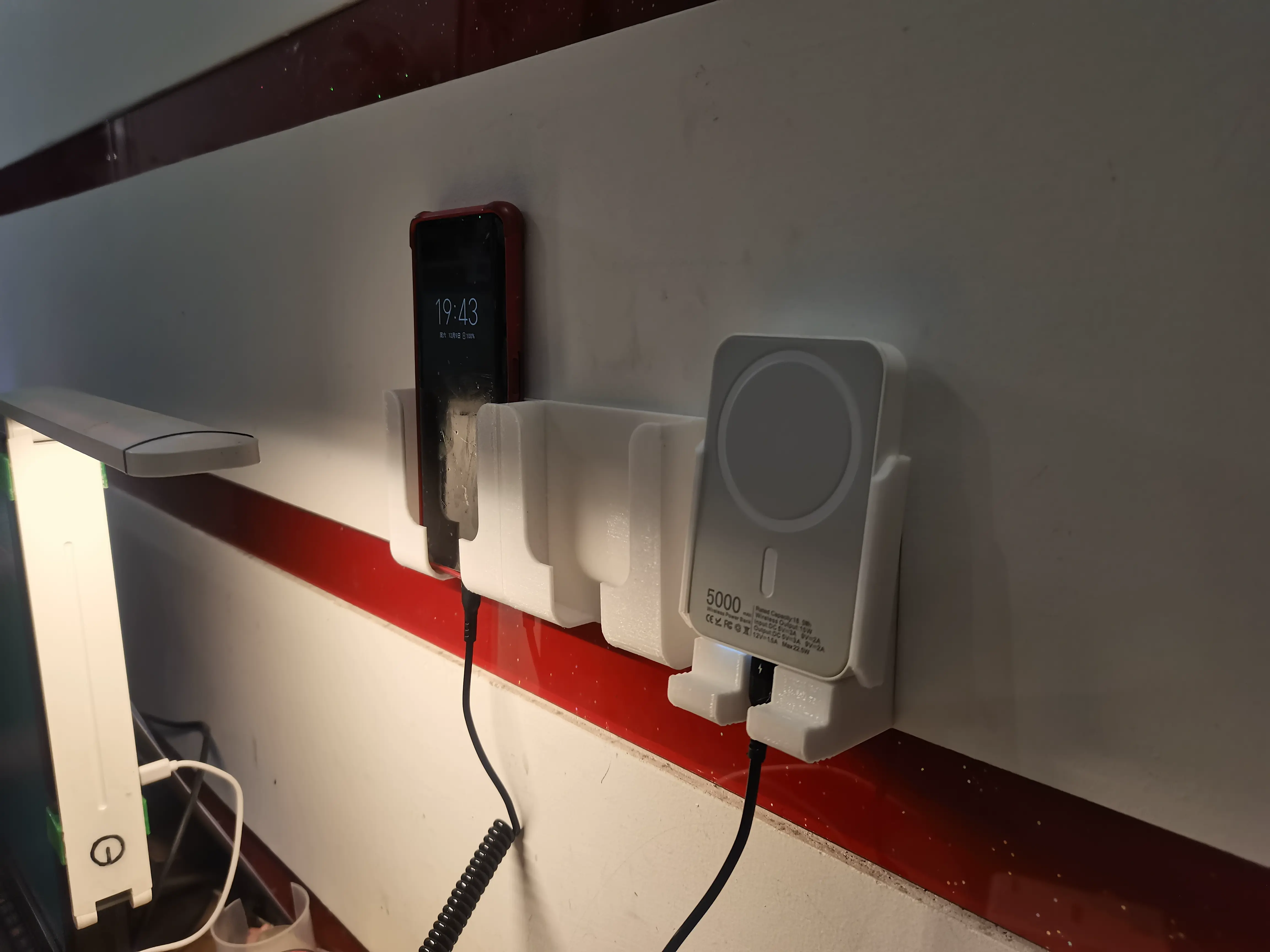 iphone苹果手机磁吸充电宝壁挂支架