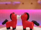 亲亲小马磁吸情侣钥匙扣-1