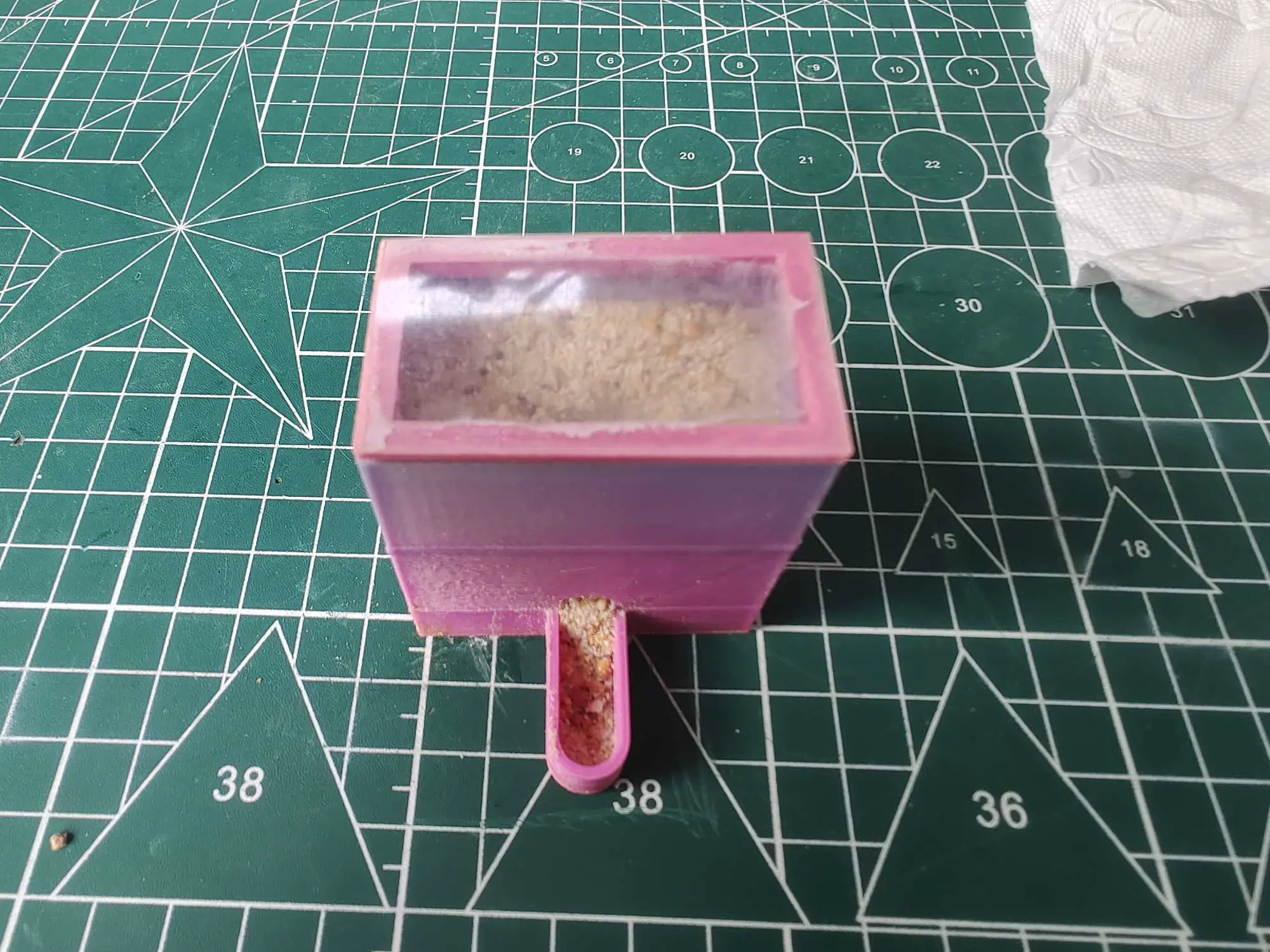 芦丁鸡育雏喂食盒