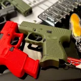 Fidget手枪钥匙链可移动滑动扳机和弹夹