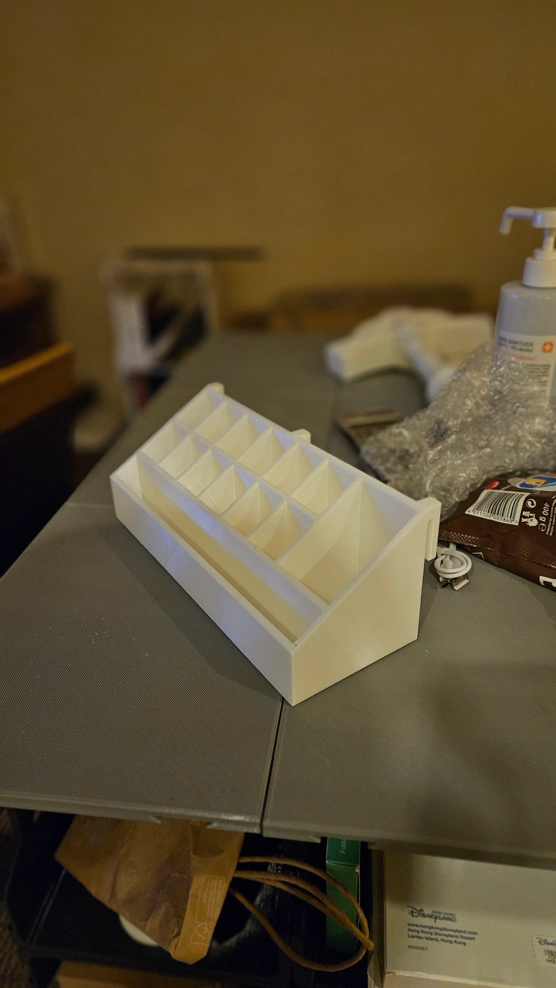 掛牆文筒 Writing and measuring tool holder