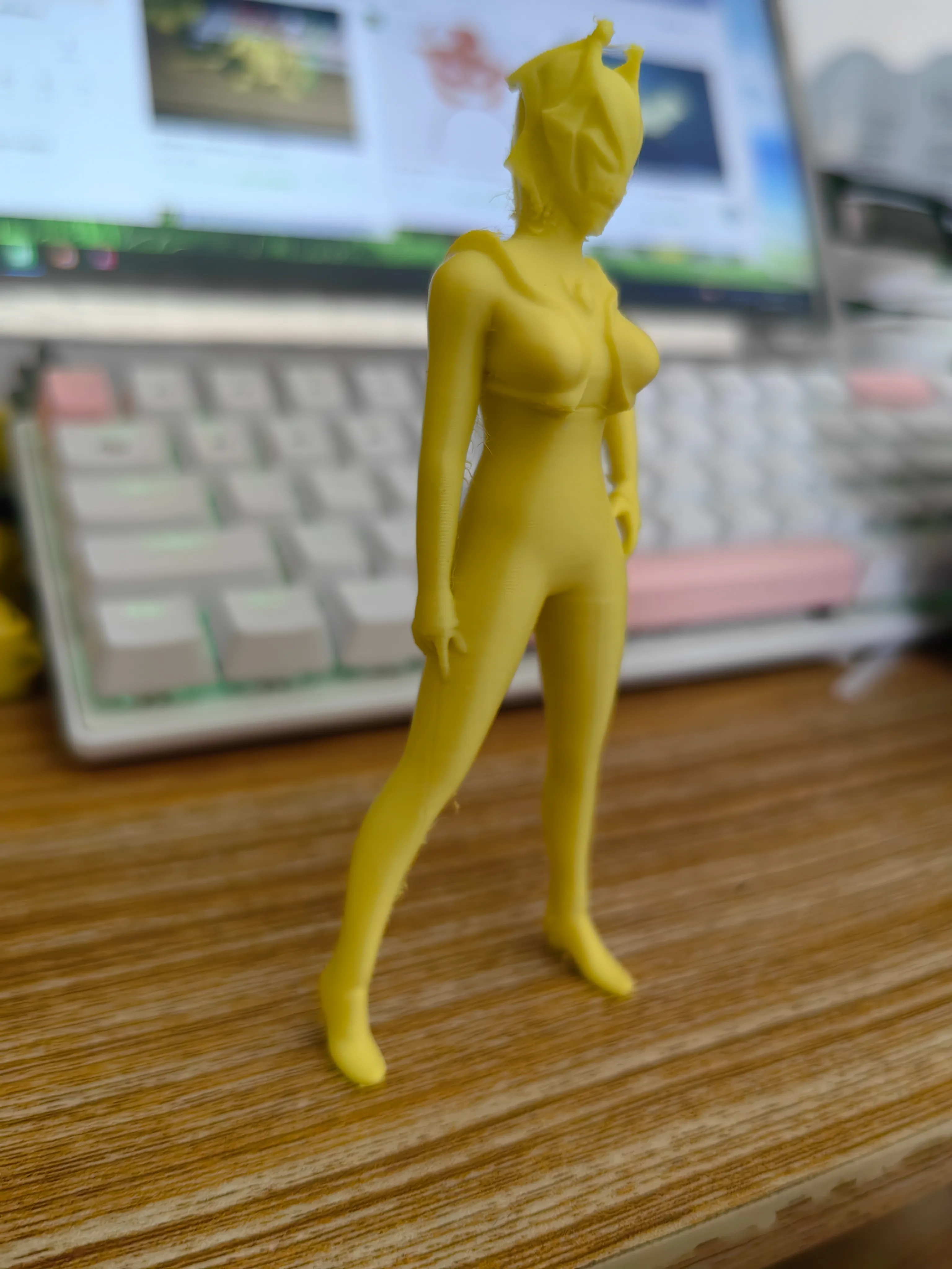 卡蜜拉奥特曼，迪迦奥特曼的女朋友，性感18+姿势