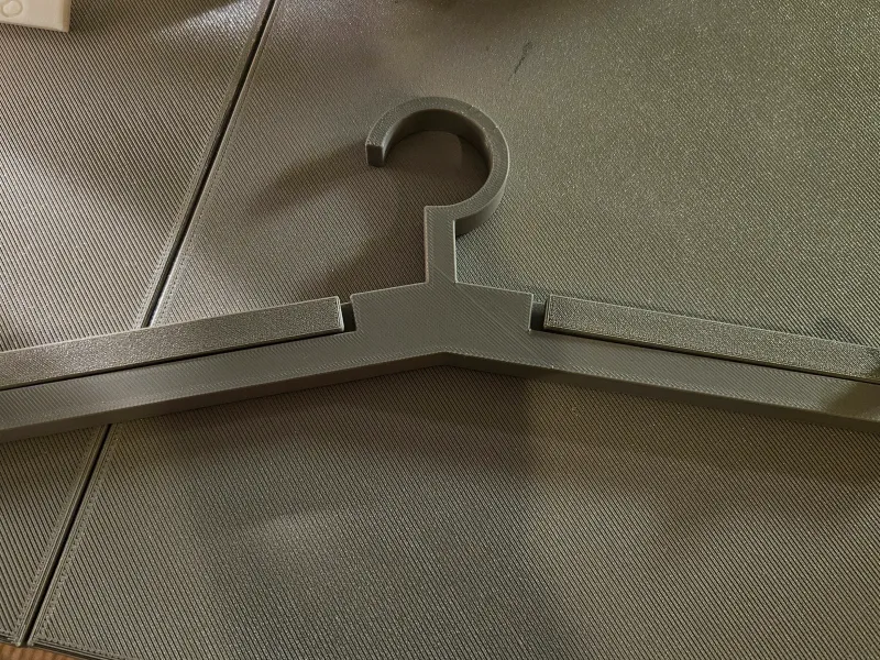小型摺疊衣架 Foldable coat hanger