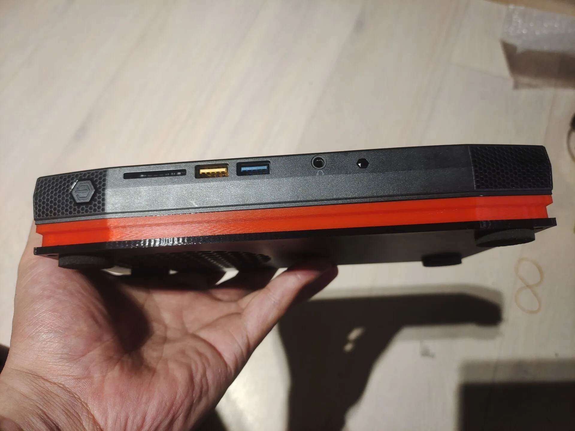 Intel NUC6iKYK 骷髅峡谷 底壳