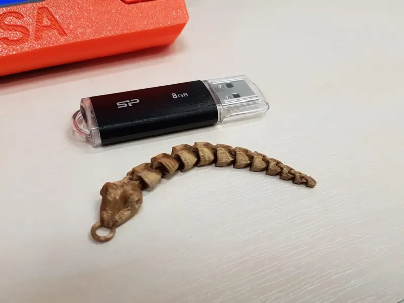 关节蛇钥匙扣  Articulated snake keychain with ring