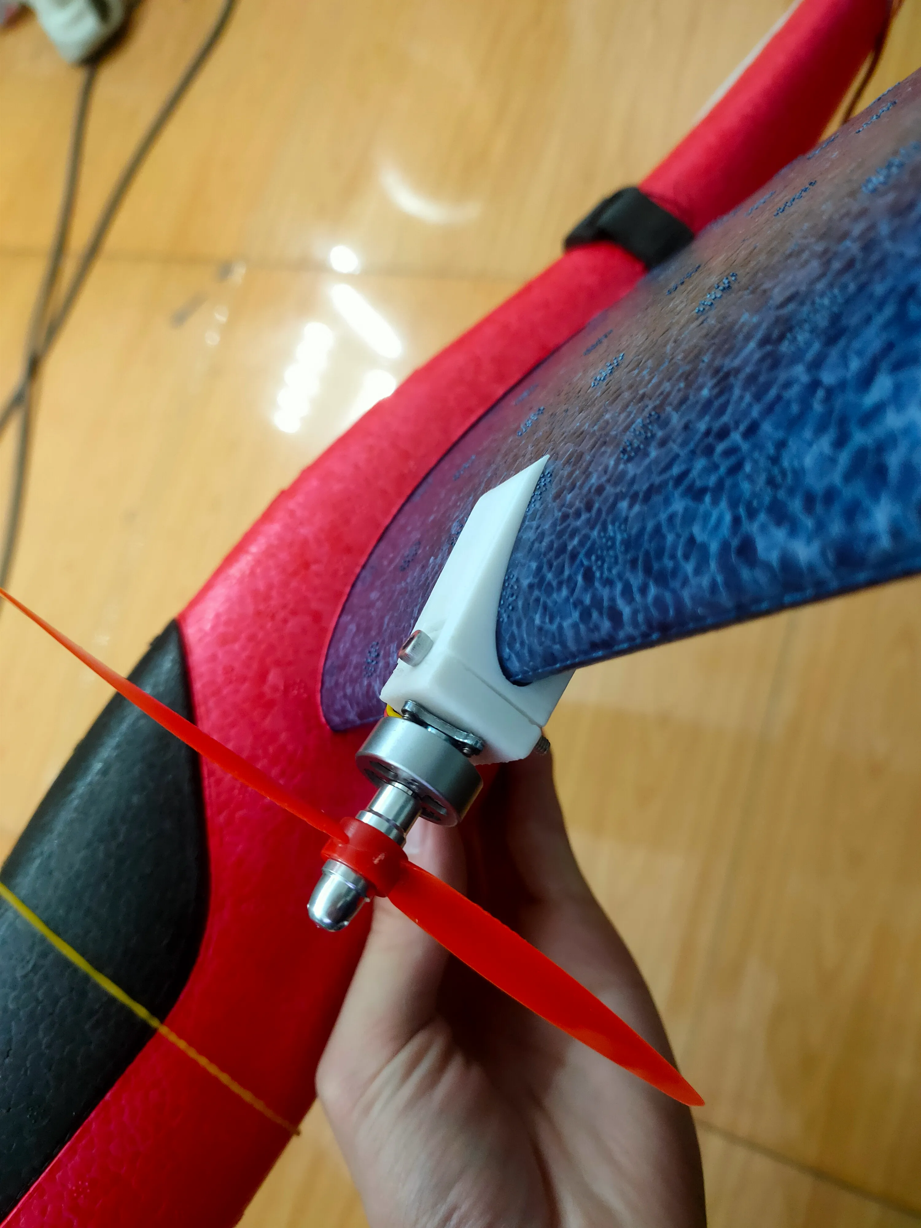 84cm 手抛飞机改装1503无刷电机座