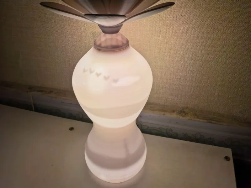 山水浮雕荷花瓶