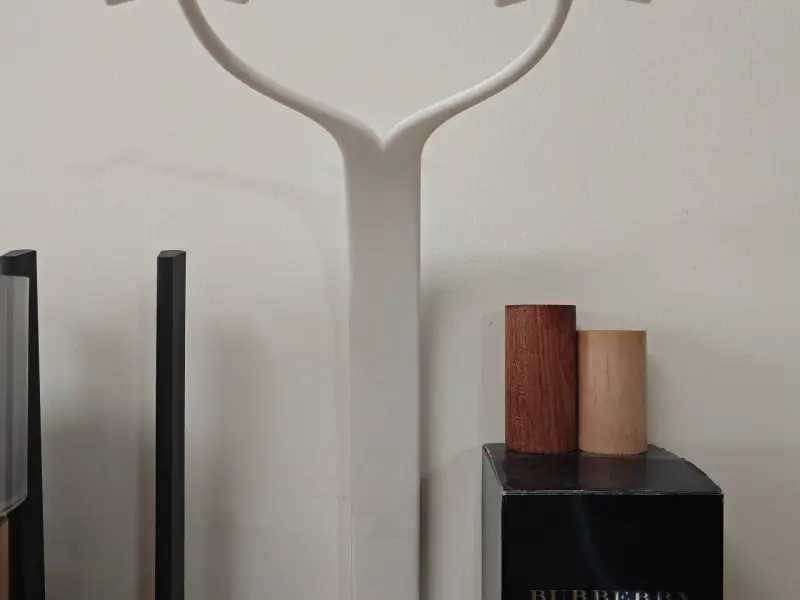 极简桌面悬空手表支架（Minimalist desktop suspended watch stand）