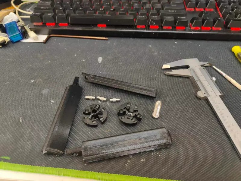 自己画的一个迷你三脚架