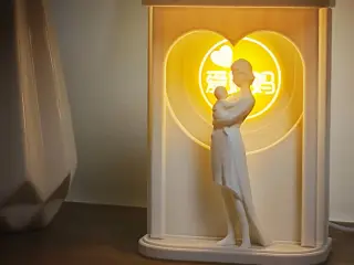 【母亲与孩子】_灯光摆件