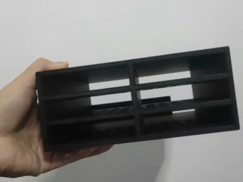 移动硬盘架可集成集线器