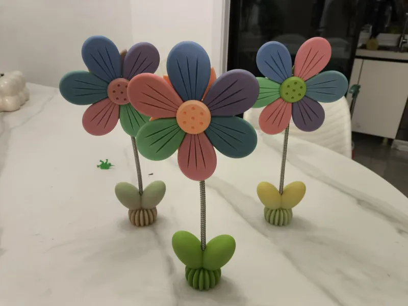 解压玩具：3D打印摇头晃脑彩虹花（可伸缩、旋转、摇摆）