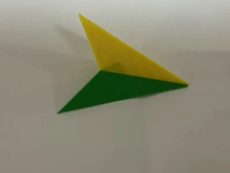 没有人能第一次拿起来（用两根手指，不碰地面）