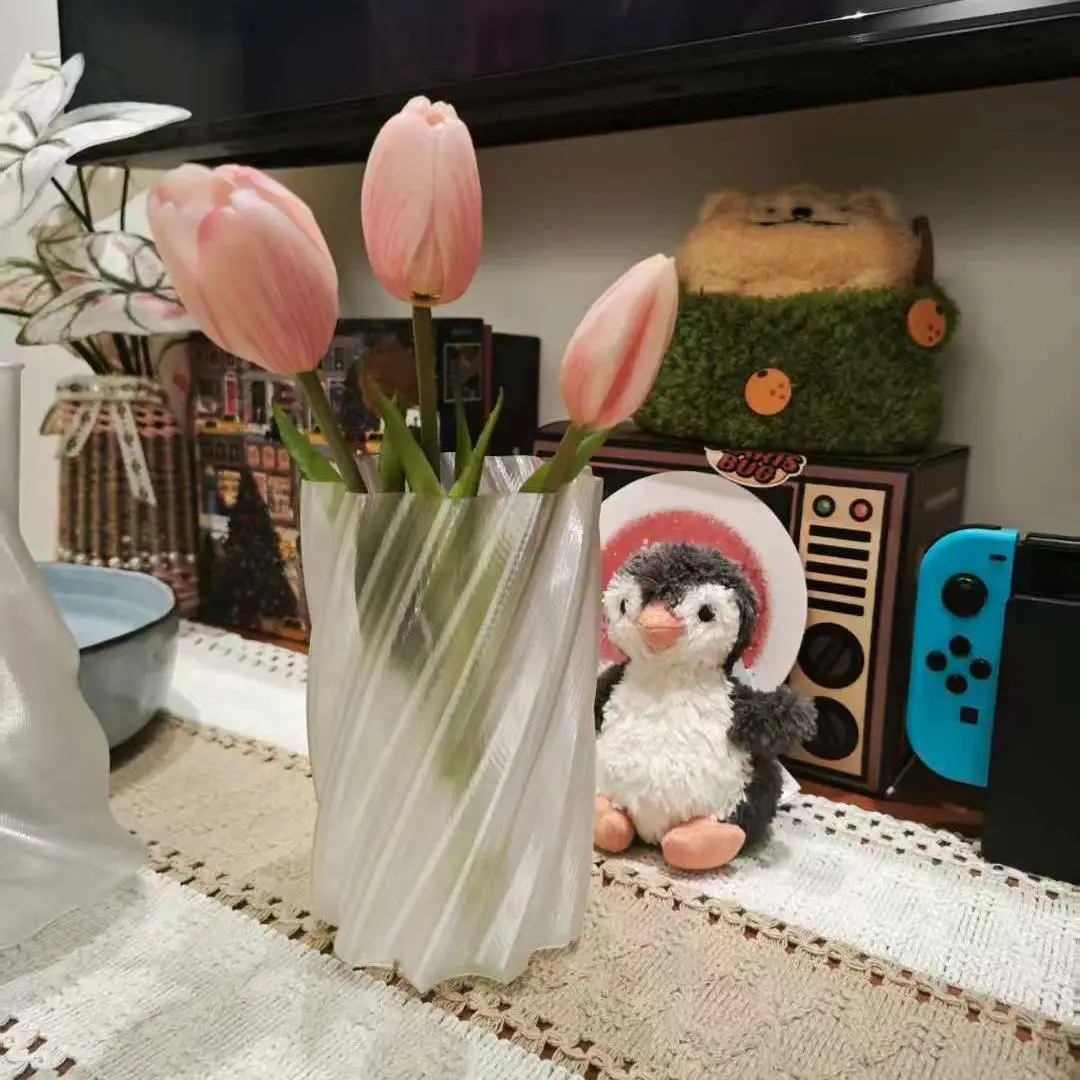 旋转花瓶；笔筒