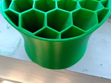 蜂窝形旋转笔筒-0