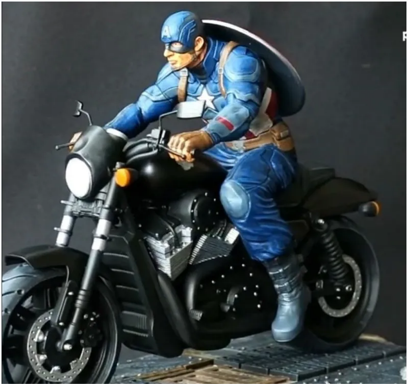 Captain America on Motorcycle 骑摩托的美国队长